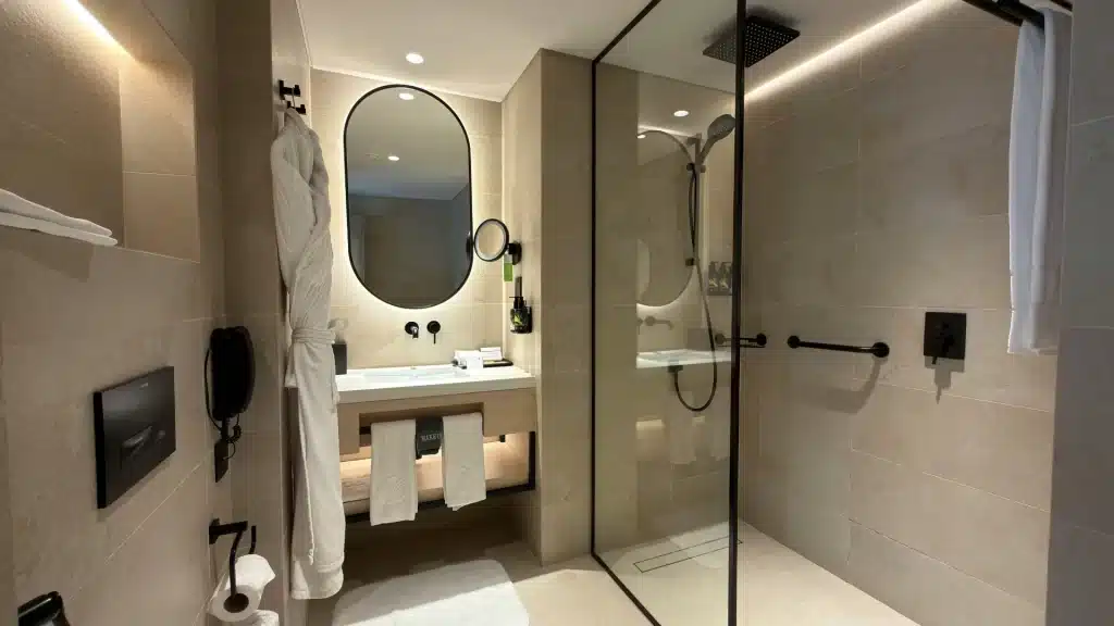 Can a Small Bathroom Still Look Luxurious